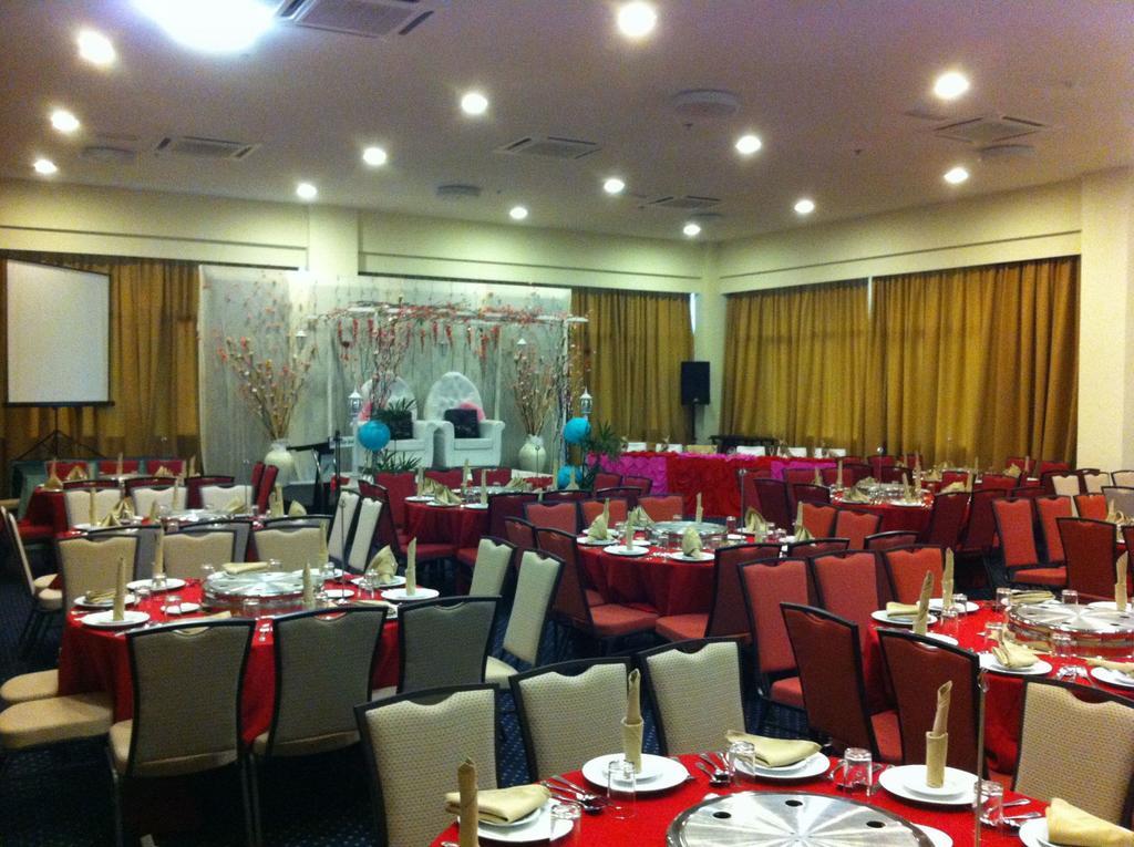 The Pavilion Hotel Sandakan Exterior photo