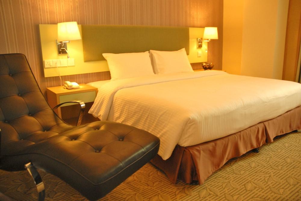 The Pavilion Hotel Sandakan Exterior photo