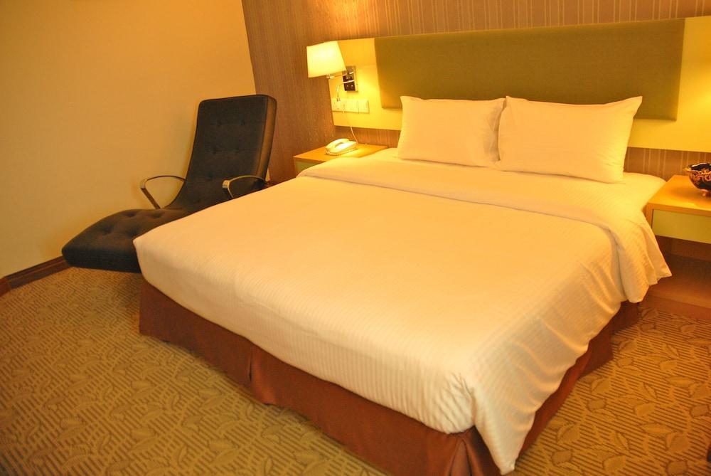 The Pavilion Hotel Sandakan Exterior photo