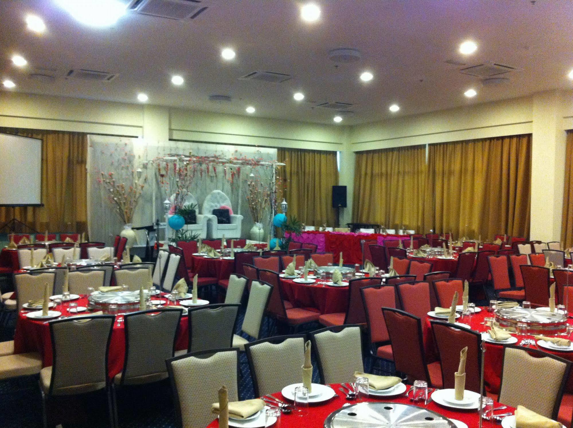 The Pavilion Hotel Sandakan Exterior photo