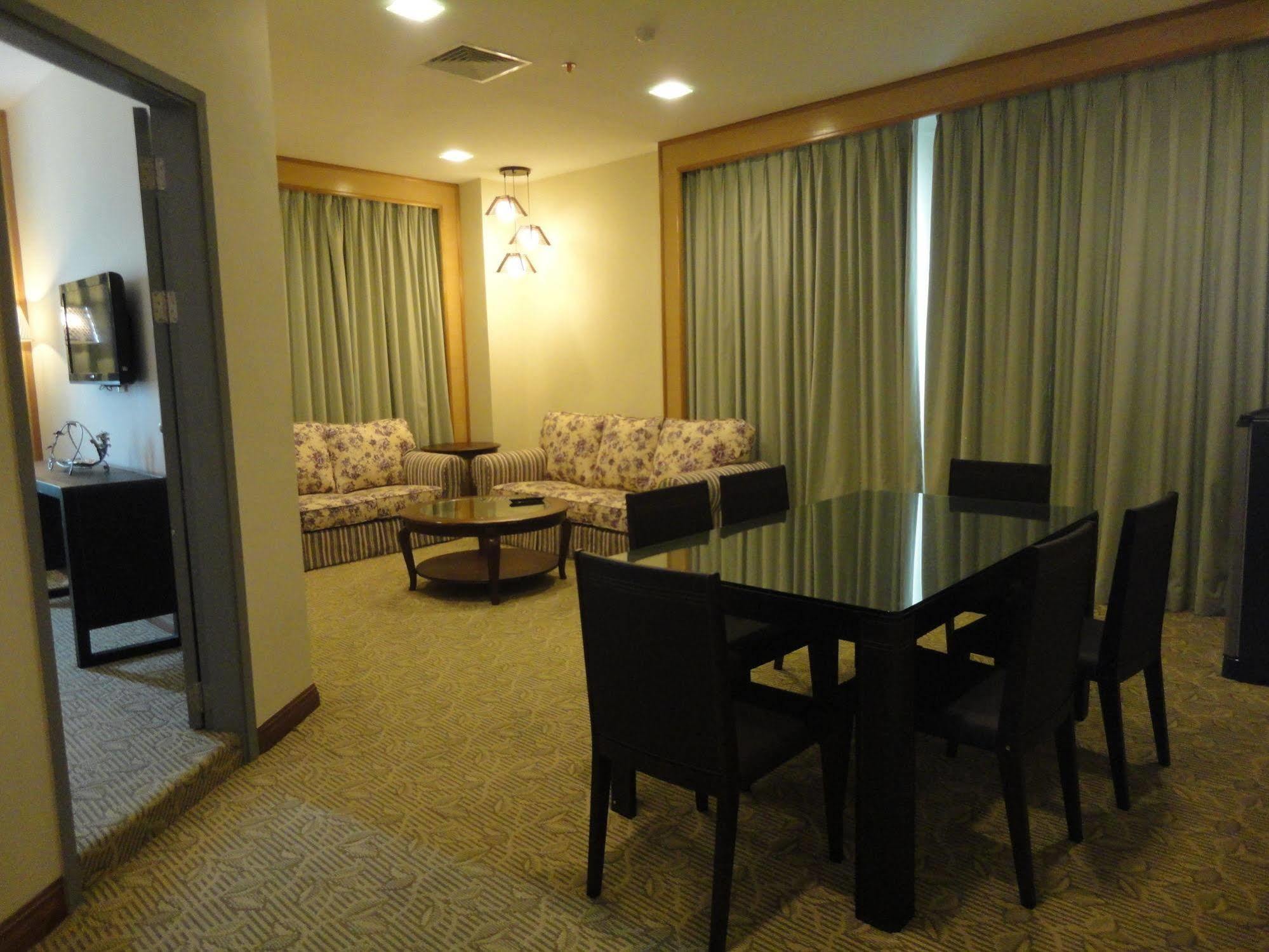 The Pavilion Hotel Sandakan Exterior photo